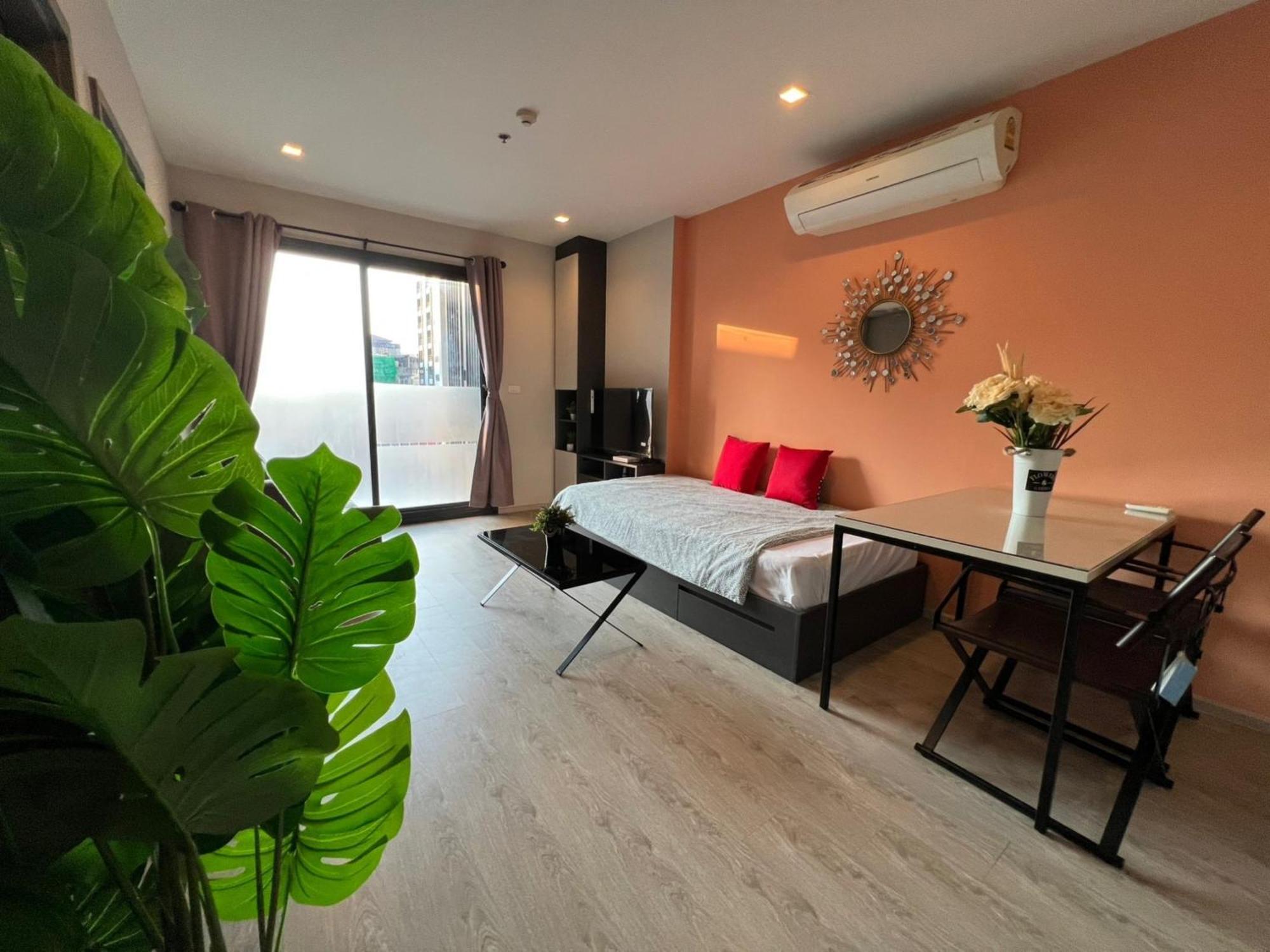 The Base Central Pattaya By Mickey Buitenkant foto