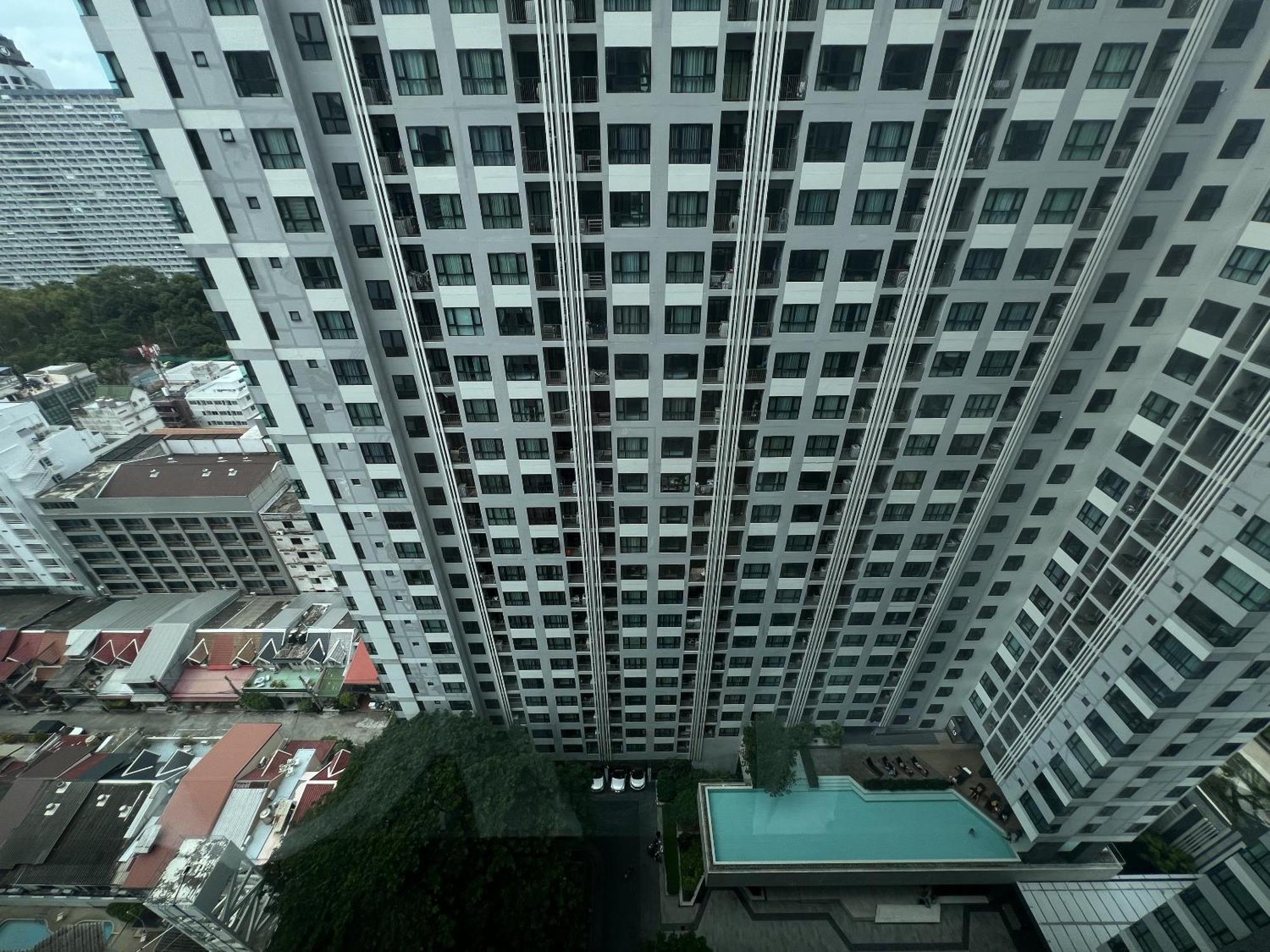 The Base Central Pattaya By Mickey Buitenkant foto