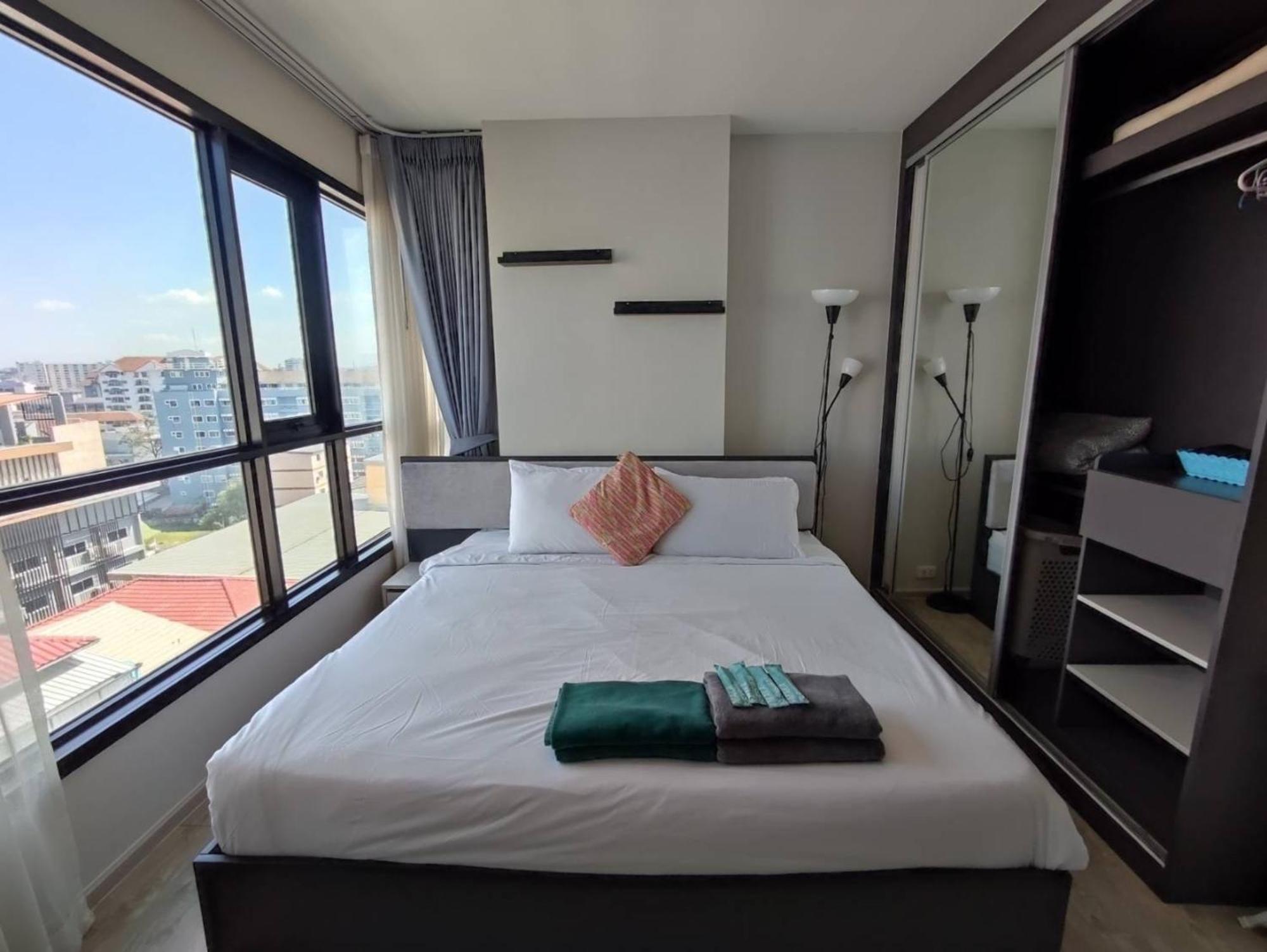 The Base Central Pattaya By Mickey Buitenkant foto