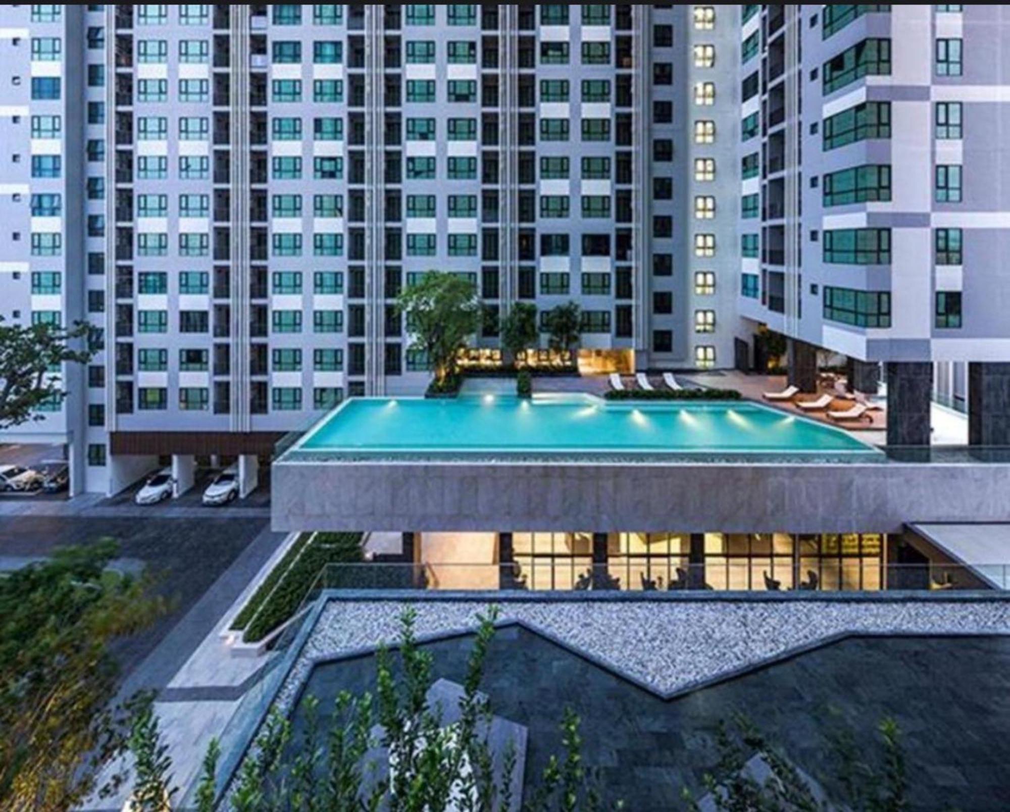 The Base Central Pattaya By Mickey Buitenkant foto