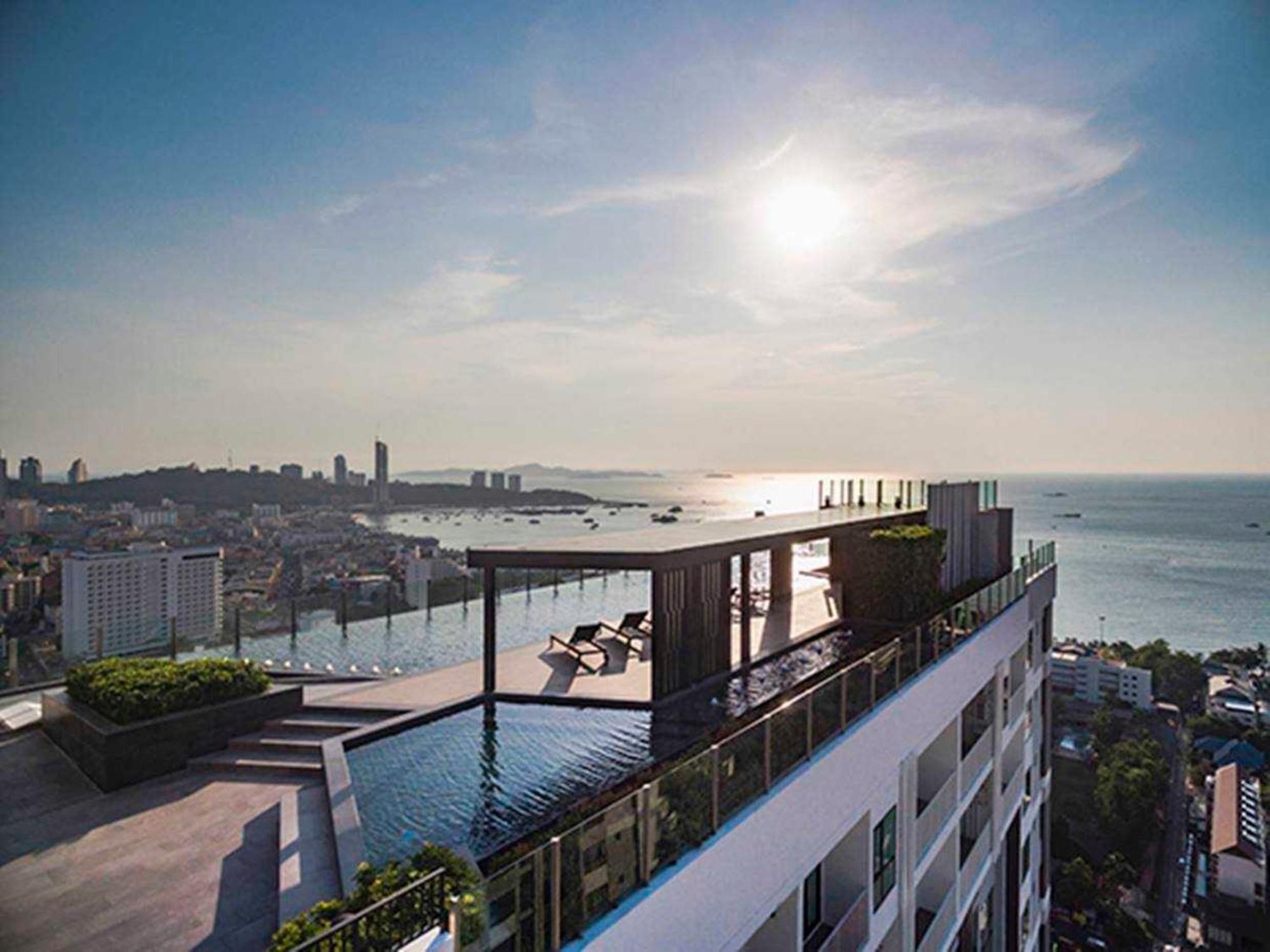 The Base Central Pattaya By Mickey Buitenkant foto