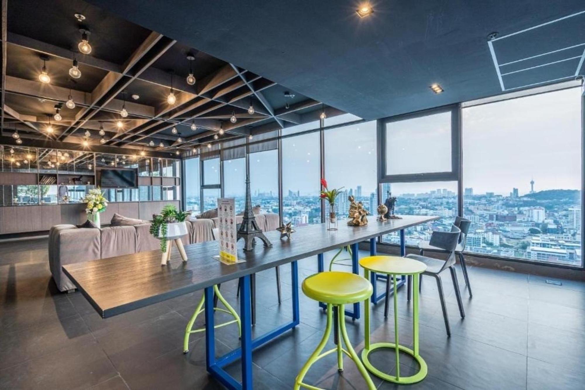 The Base Central Pattaya By Mickey Buitenkant foto